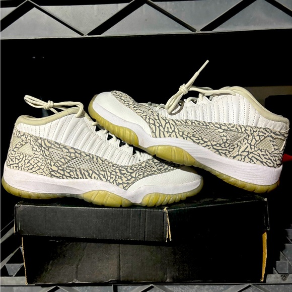 Jordan 11 Retro Low IE Cobalt 2015 - Picture 1 of 6